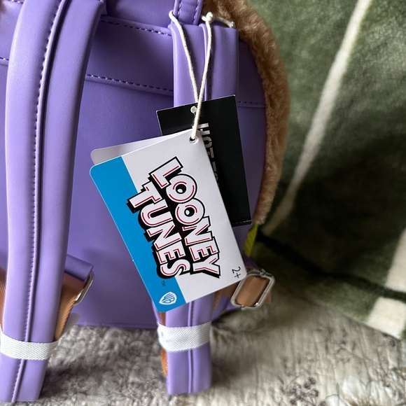 Adorable Loungefly - Lola Bunny,  new with tags - Picture 5 of 6